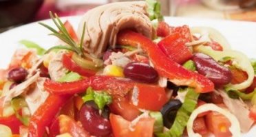 Salata sa tunjevinom i pasuljem