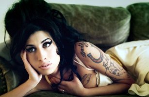 Amy Winehouse - Tears Dry On Their Own